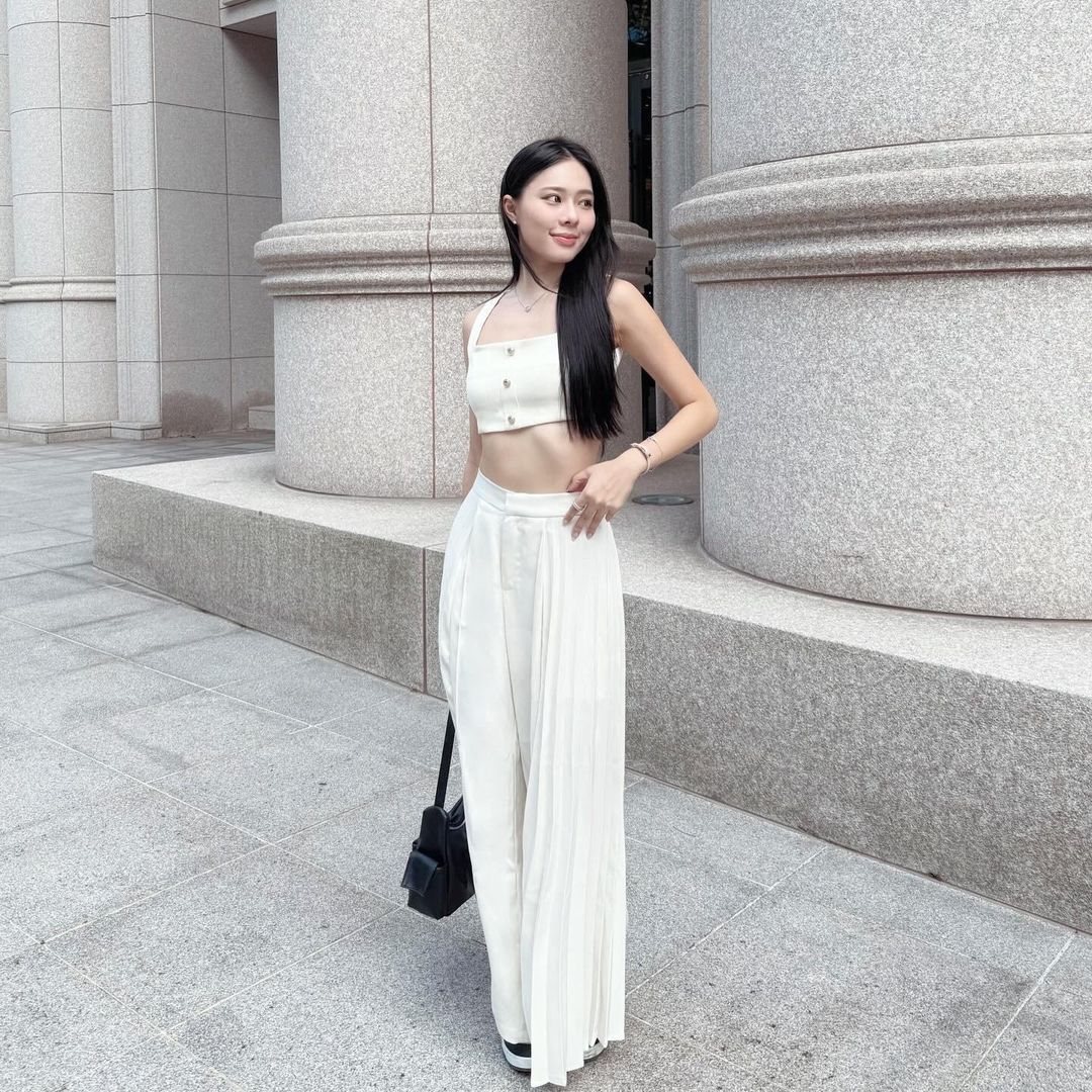 GWEN PLEATED FLARE PANTS (WHITE)