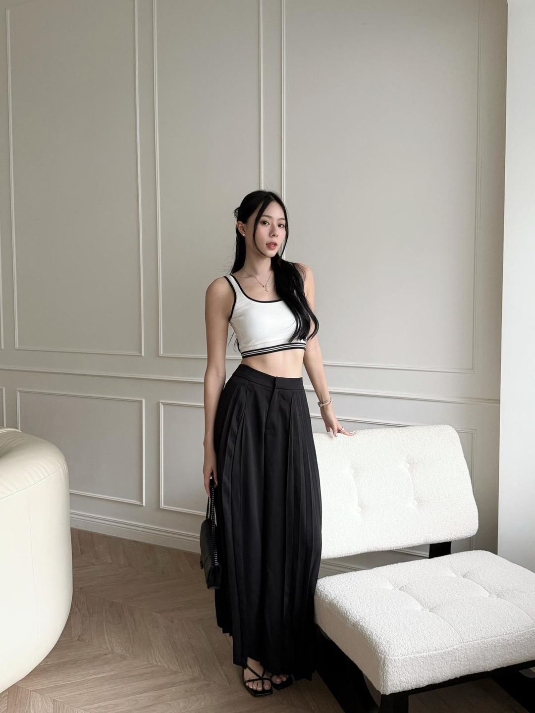 GWEN PLEATED FLARE PANTS (BLACK)