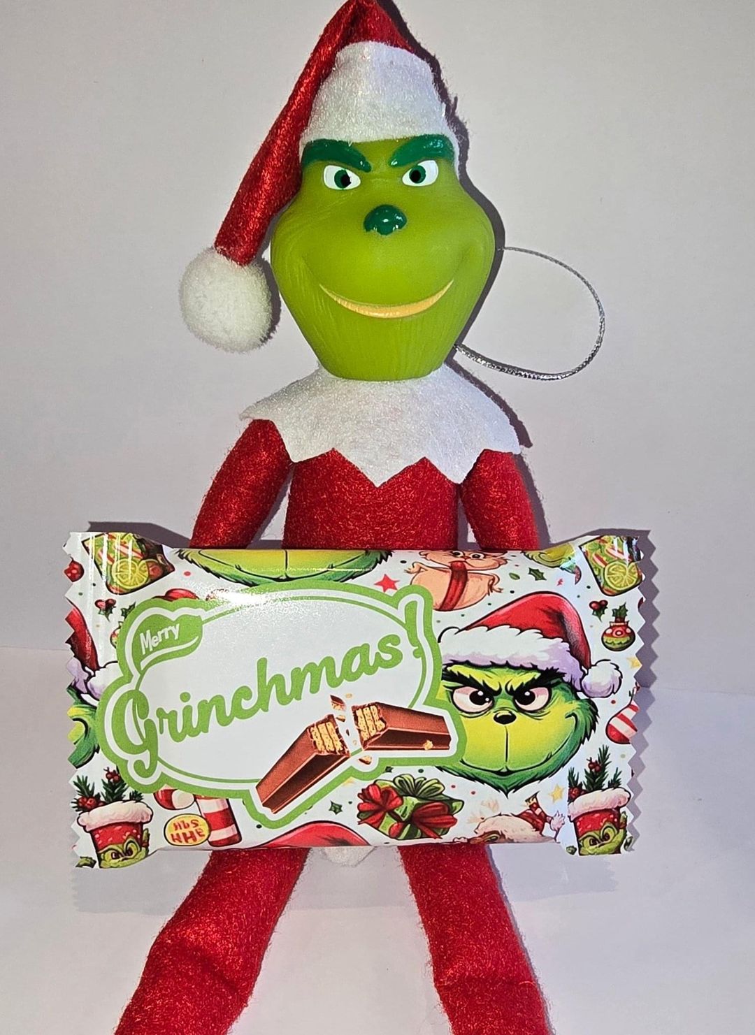 Grinch + Grinch themed Kit Kat (4 fingers) Combo