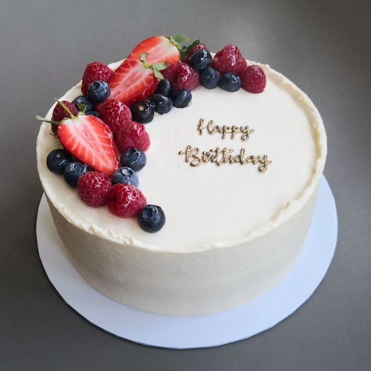 8 inches  2 Layers Whipped cream Cake    