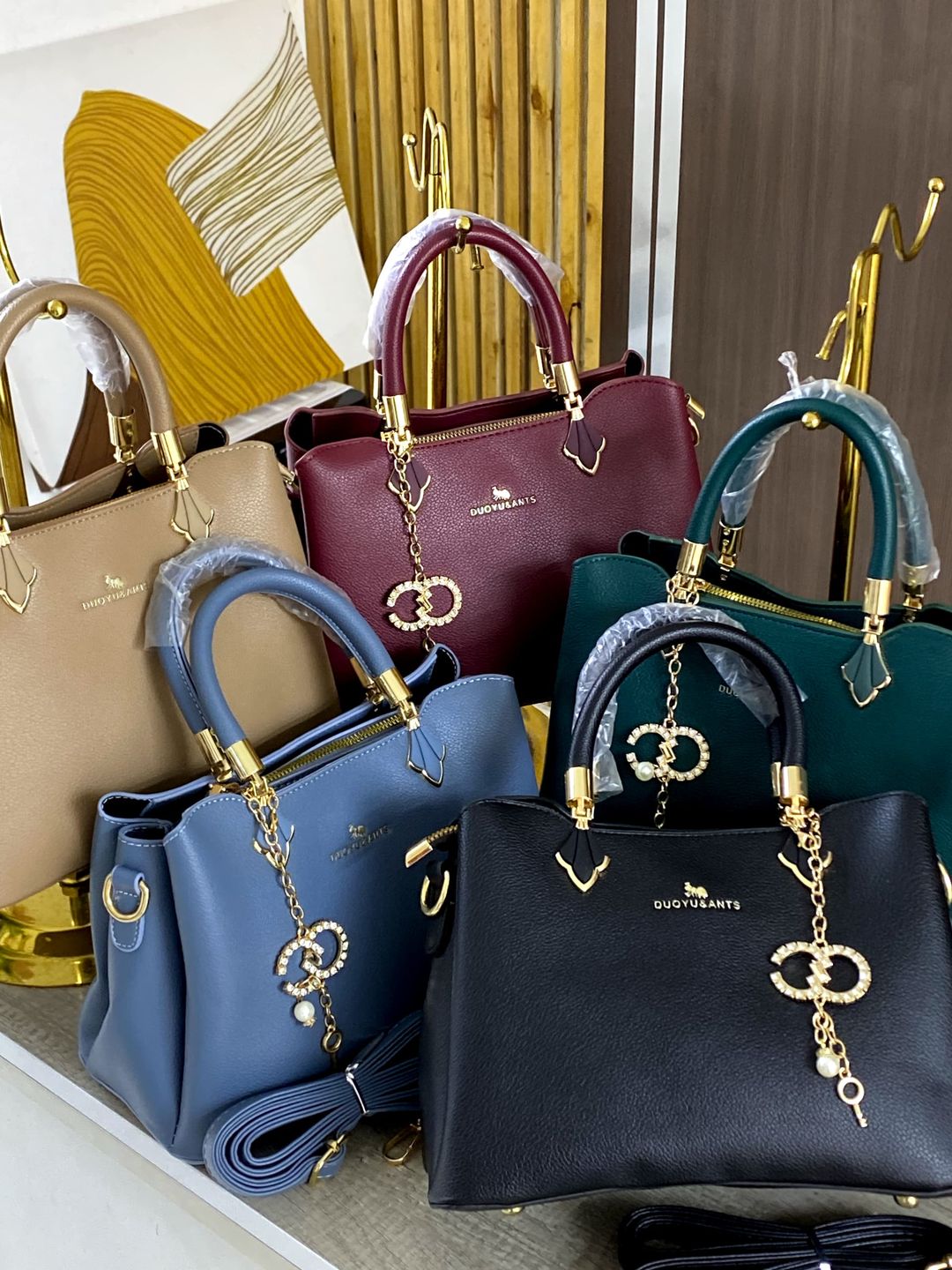 Women's handbags 