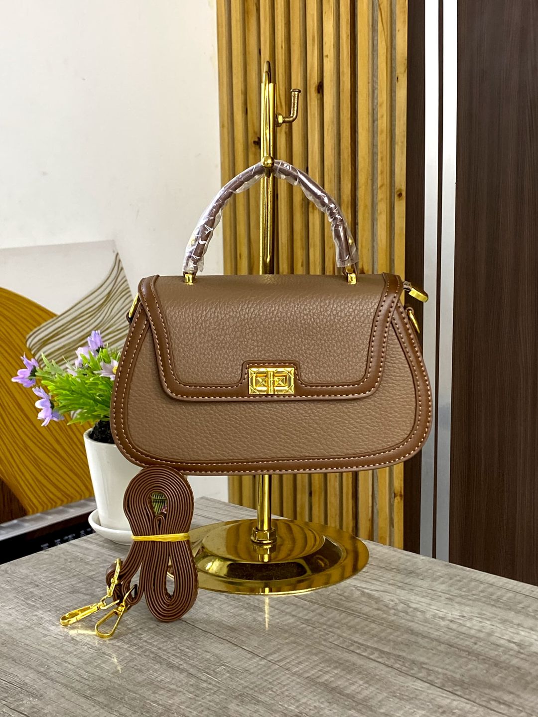 Women's handbags 