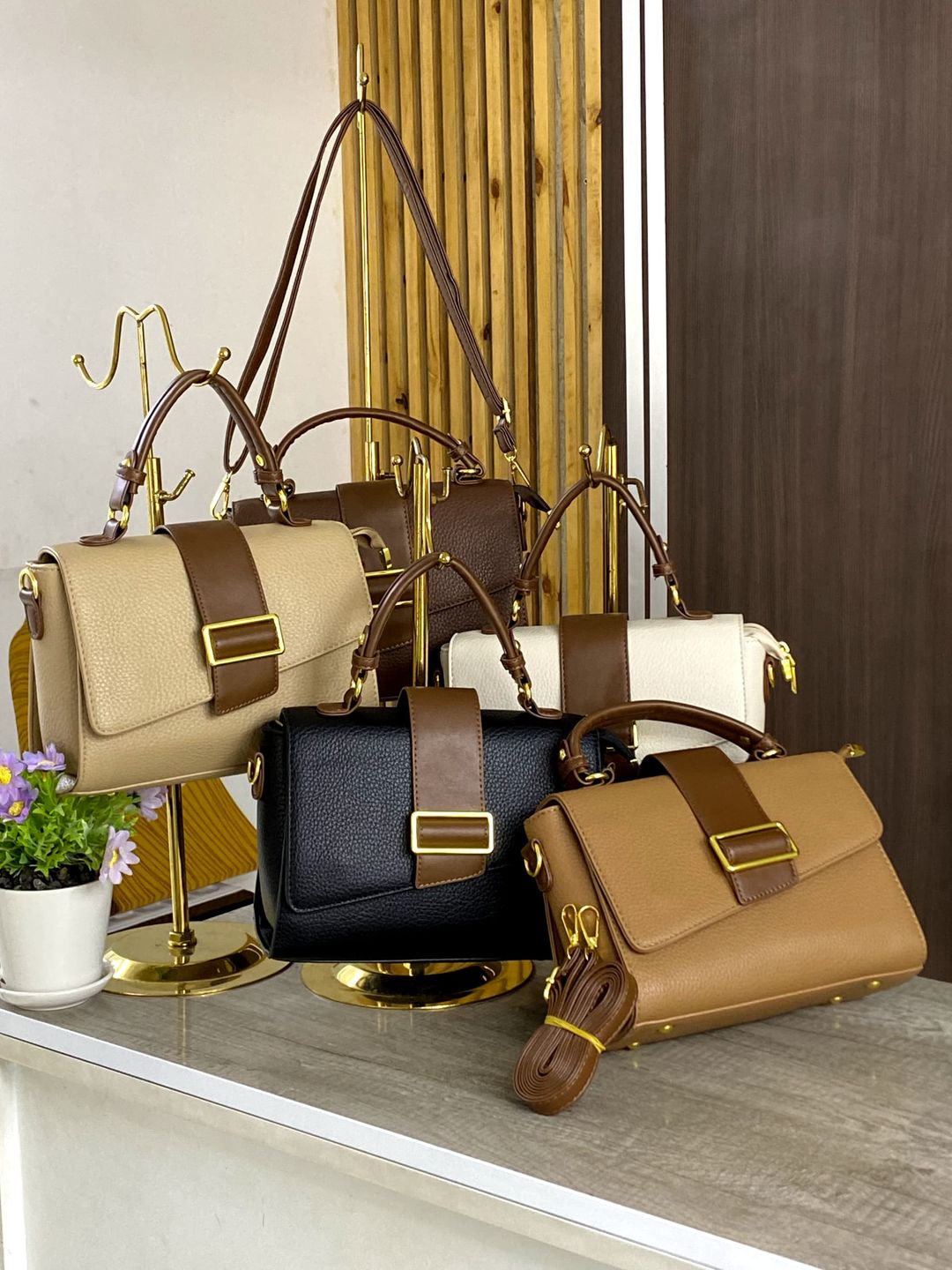 Women's handbags 