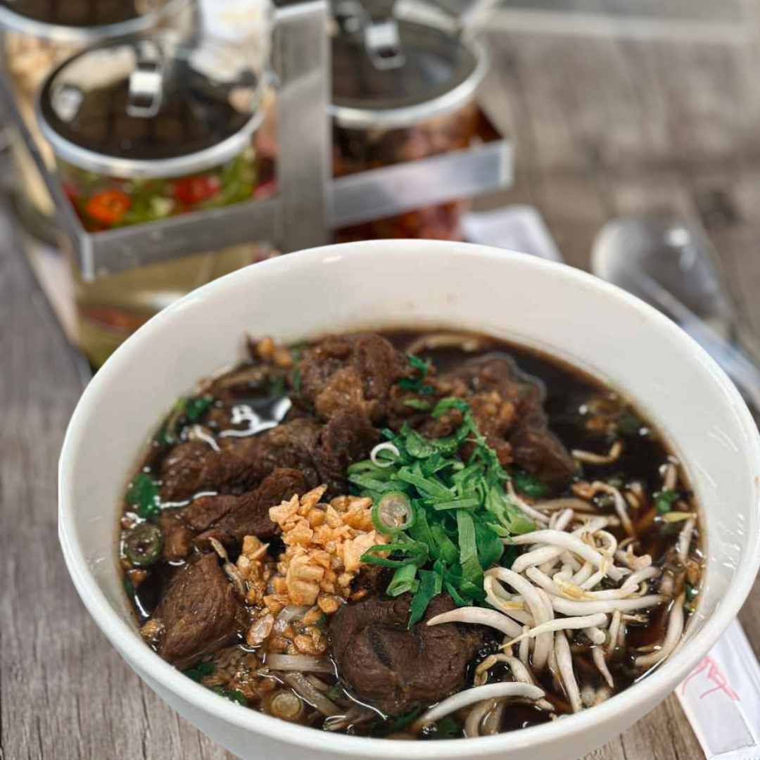 Braised beef noodle soup  ก๋วยเตี๋ยวเนื้อตุ๋น