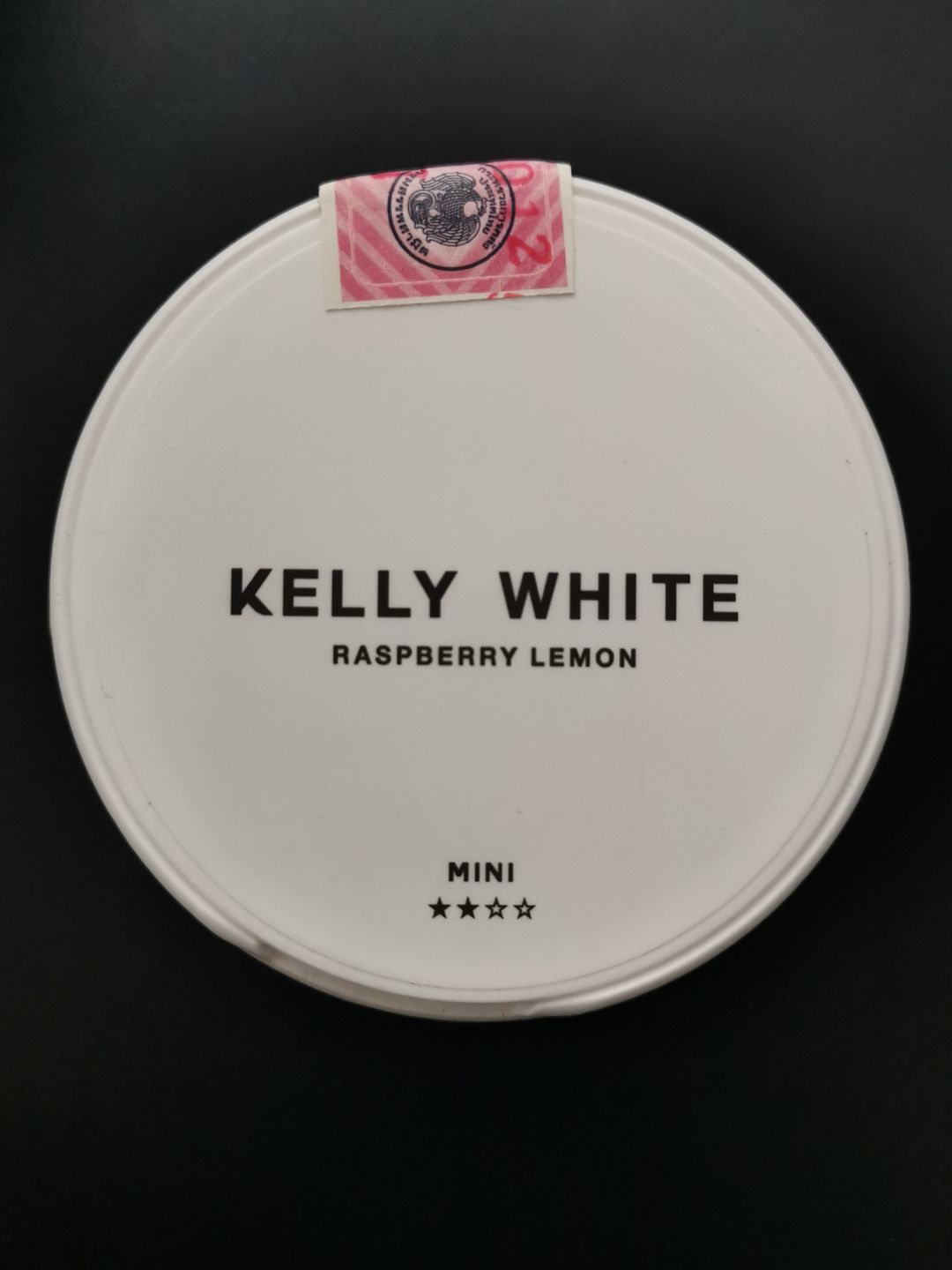 KELLY WHITE RASPBERRY LEMON ( Nicotine Content: 6 mg/pouch 20 Pouches )