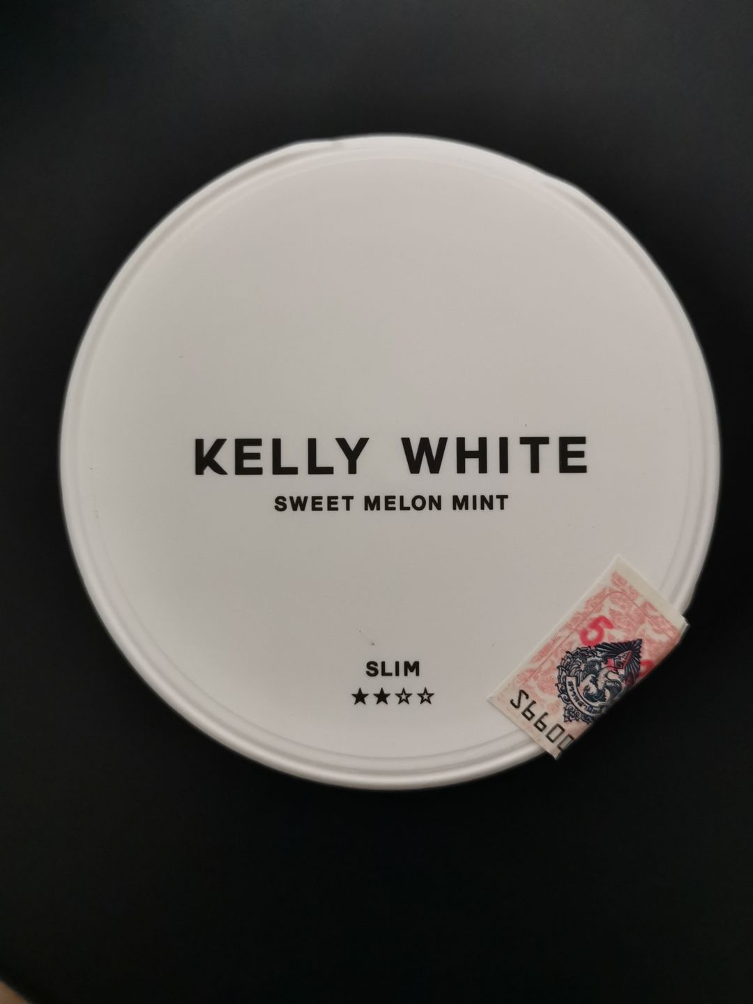 KELLY WHITE SWEET MELON MINT ( Nicotine Content: 6 mg/pouch 20 Pouches )