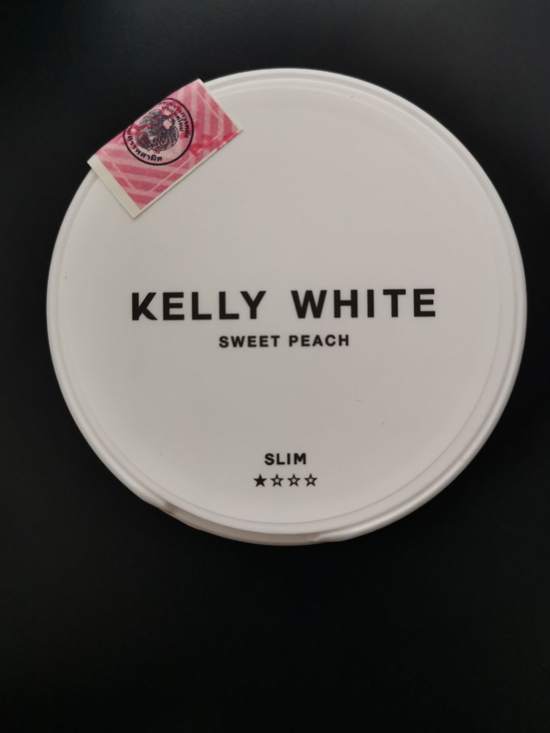 KELLY WHITE SWEET PEACH ( Nicotine Content: 4 mg/pouch 20 Pouches )