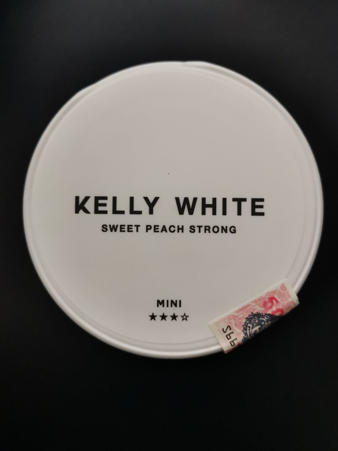 KELLY WHITE SWEET PEACH STRONG ( Nicotine Content: 6 mg/pouch 20 Pouches )