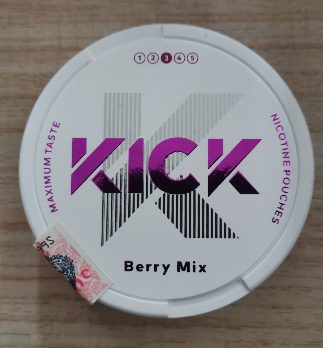 KICK BERRY MIX ( Nicotine Content: 16 mg/pouch 20 Pouches )