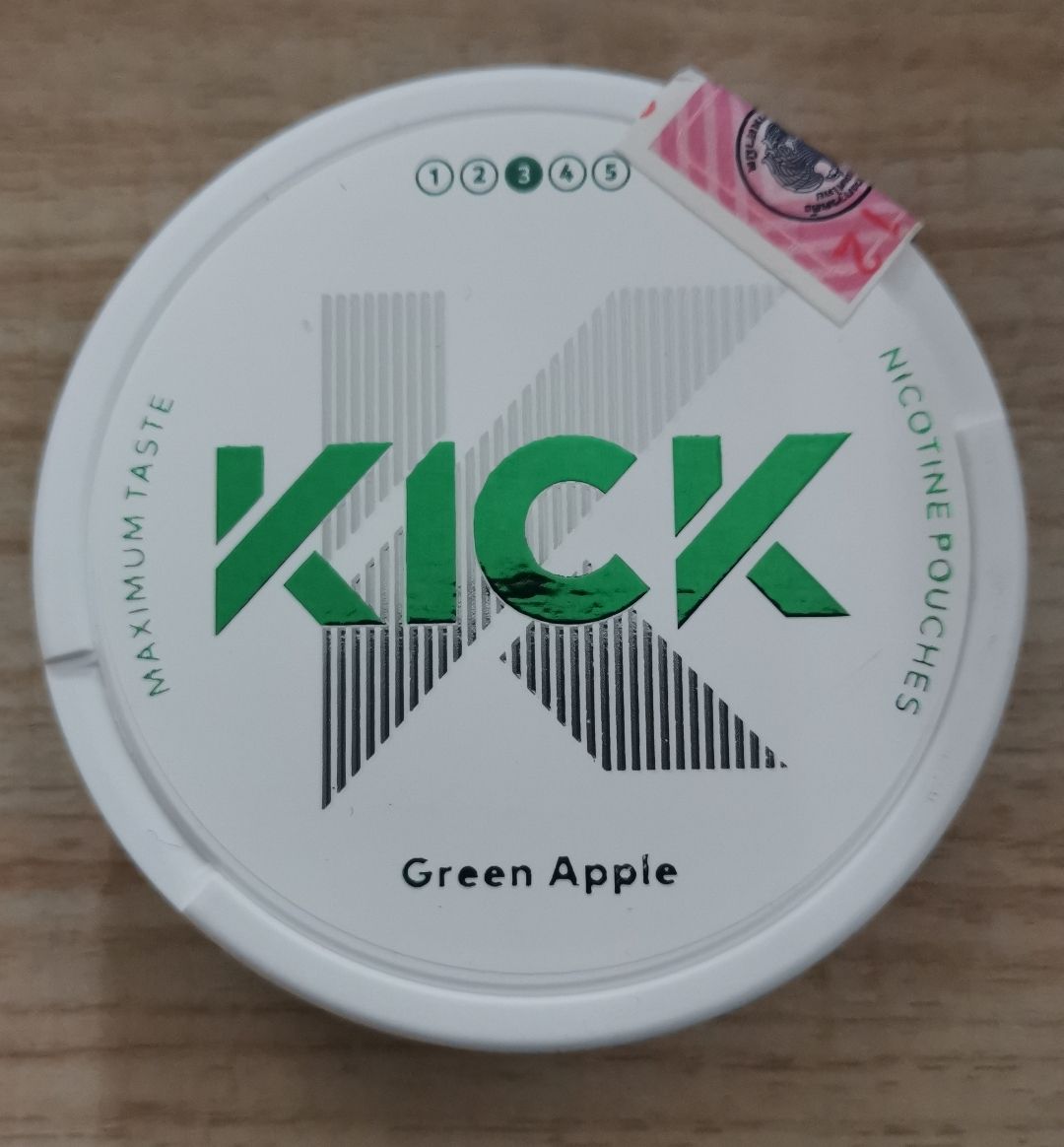 KICK GREEN APPLE ( Nicotine Content: 16 mg/pouch 20 Pouches )