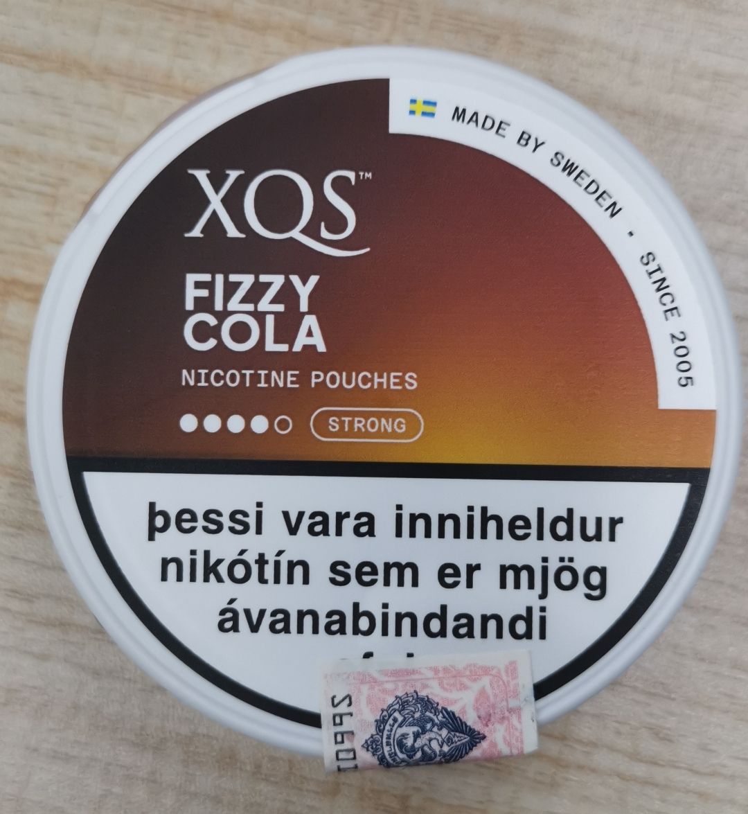 XQS FIZZY COLA STRONG ( Nicotine Content: 20 mg/pouch 20 Pouches )