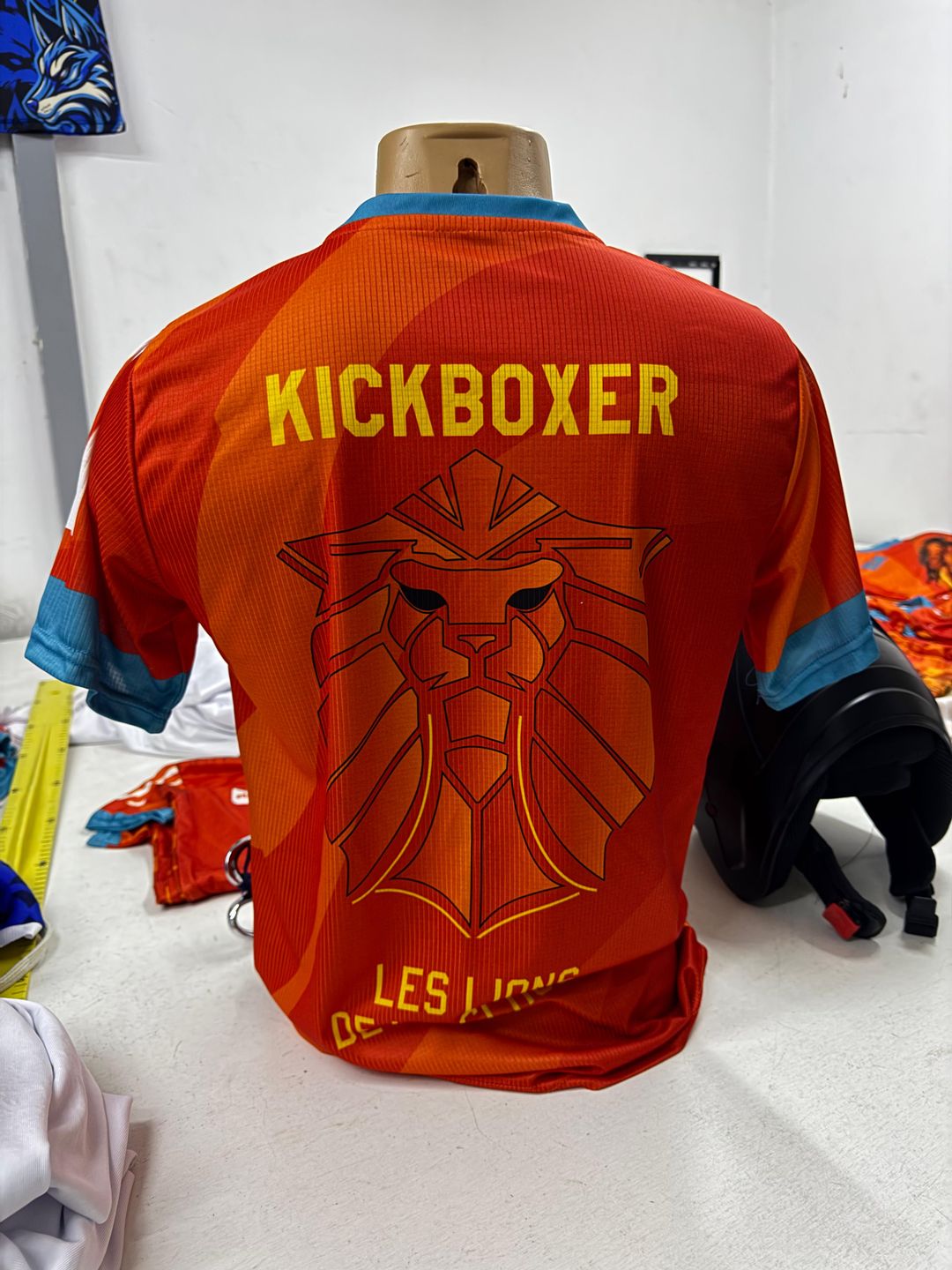 Ensemble les lions de la classe pour kickboxing