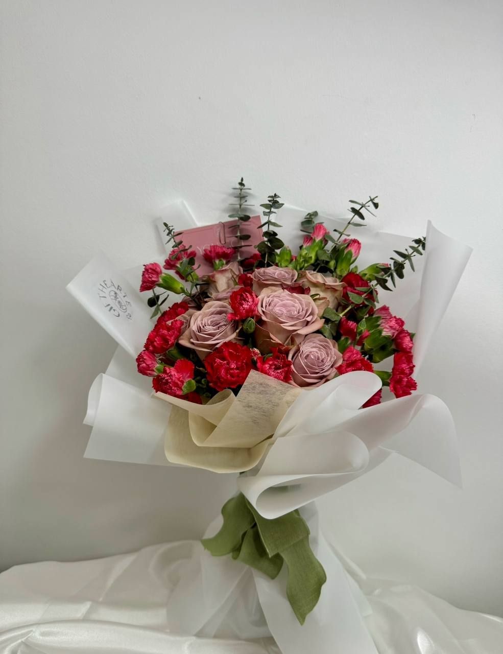 Cappuccino Roses & Carnation Spray Bouquet