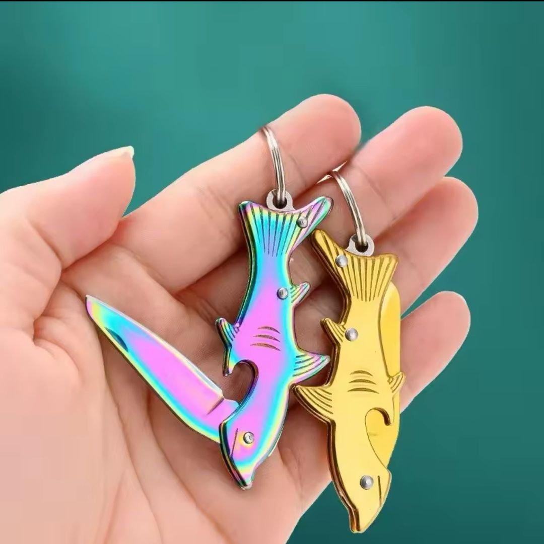 Porte-Clés Multifonction en Forme de Requin – Mini Couteau et Décapsuleur