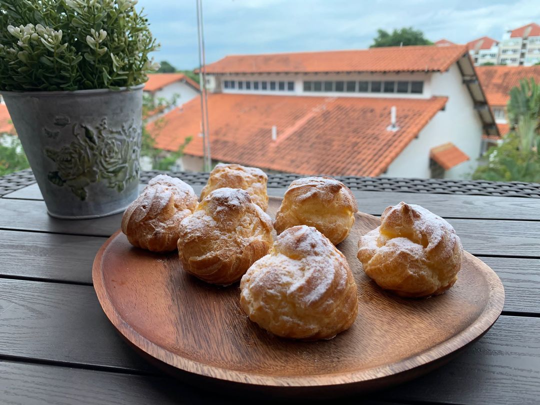 Creamy Custard Puffs