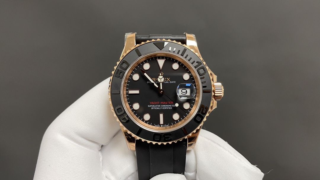 Rolex Yacht-Master 40 in Everose Gold with Oysterflex Bracelet 