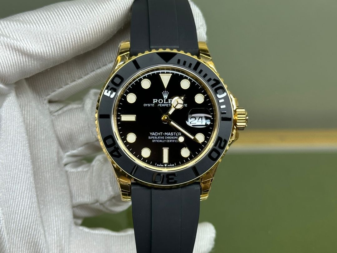 Rolex Yacht-Master 40 in Yellow Gold with Oysterflex Bracelet 