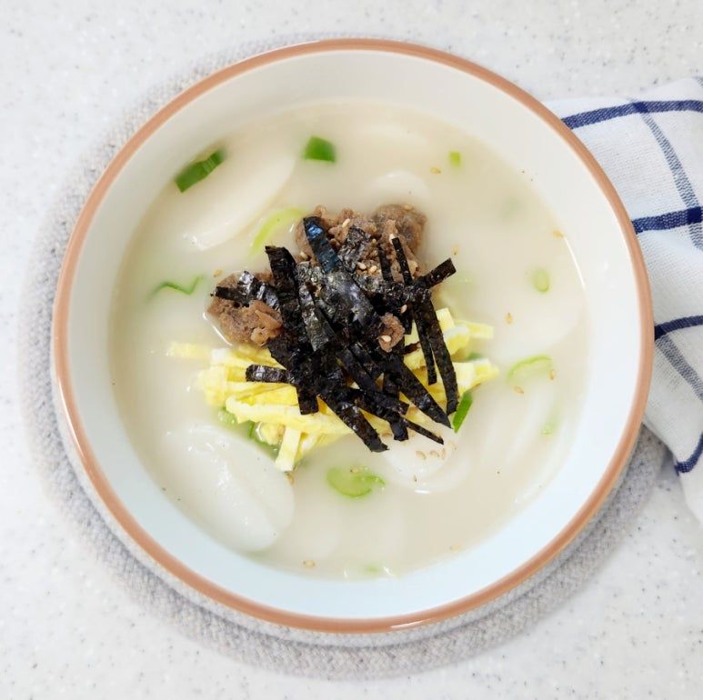 Tteokguk(Rice-cake soup) (2 servings)