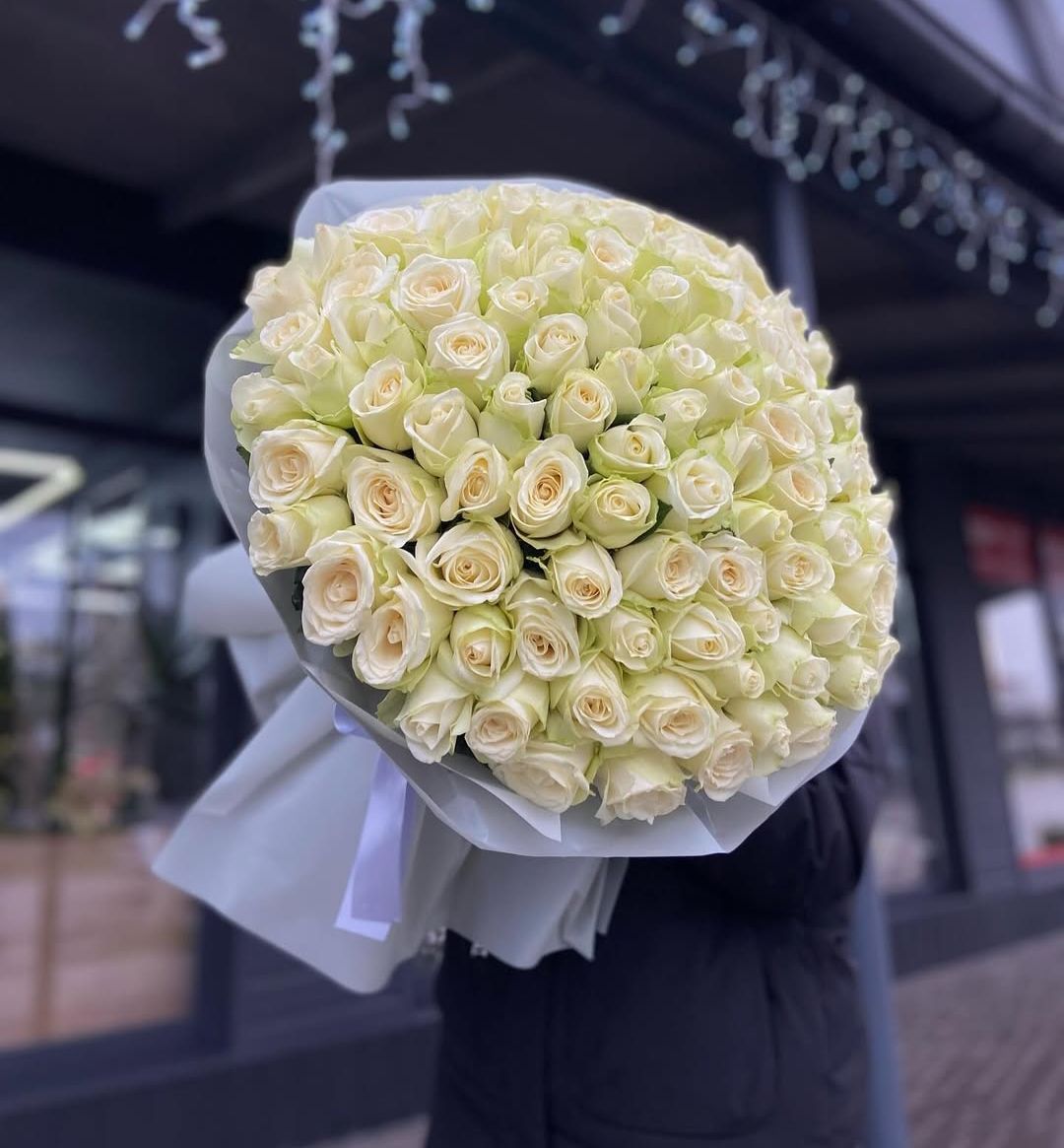 White roses bouquet 