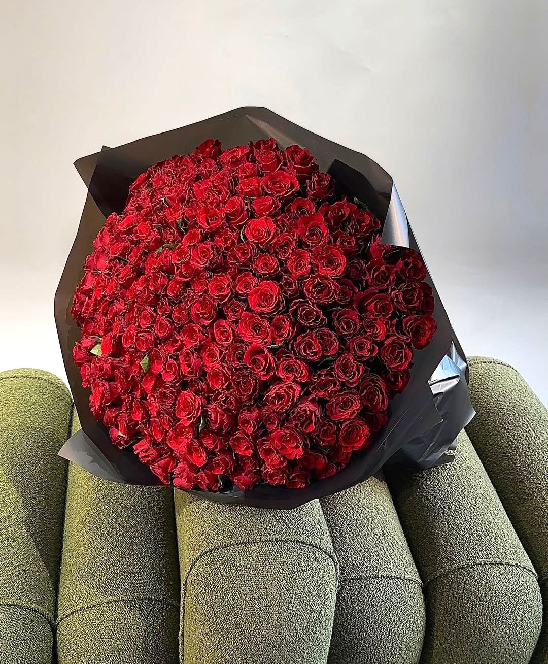 Red roses bouquet 