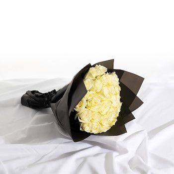 White rose bouquet / باقة ورد بيضاء