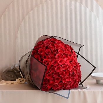 Red Roses bouquet / باقة ورد حمراء