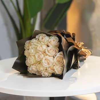 White roses bouquet / باقة ورد بيضاء