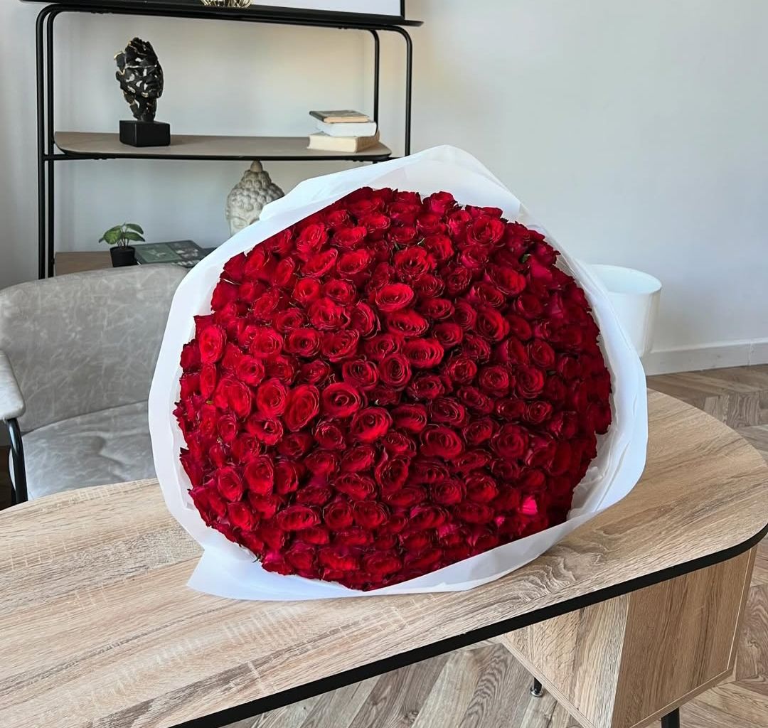 Red rose bouquet / باقة ورد أحمر