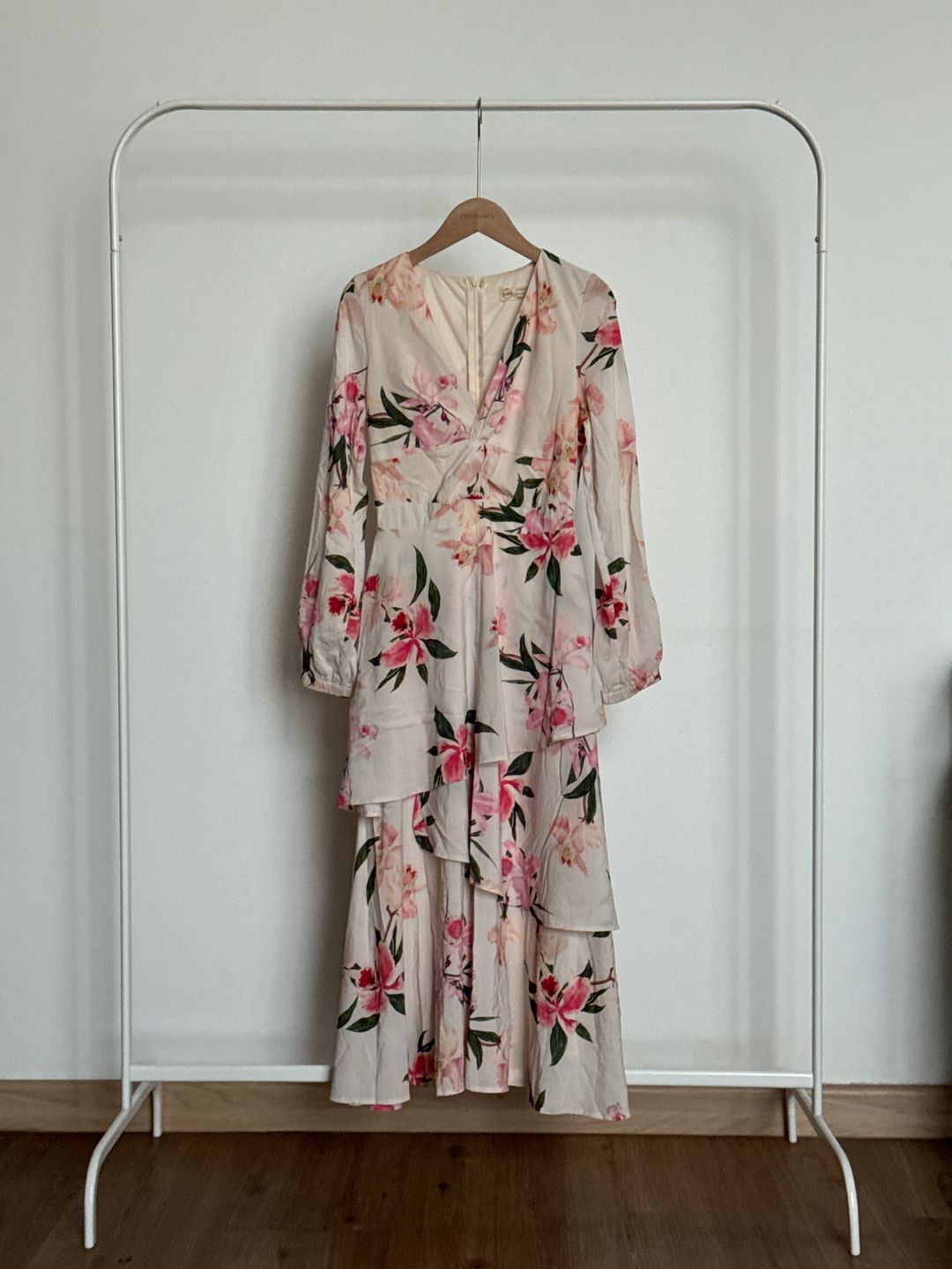 (New with Tag) Room8008 Floral V Neck Midi Dress in Light Pink