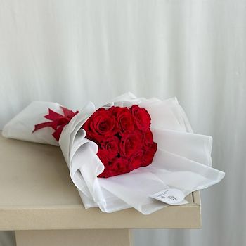 Red rose bouquet / باقة ورد حمراء