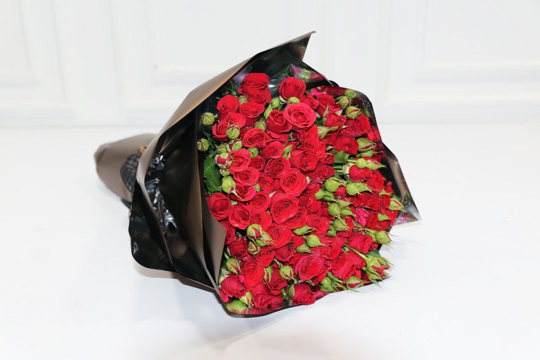 Baby rose red bouquet / باقة ورد حمراء صغيرة