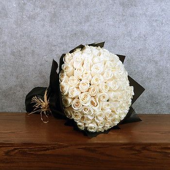 White rose bouquet / باقة ورد بيضاء