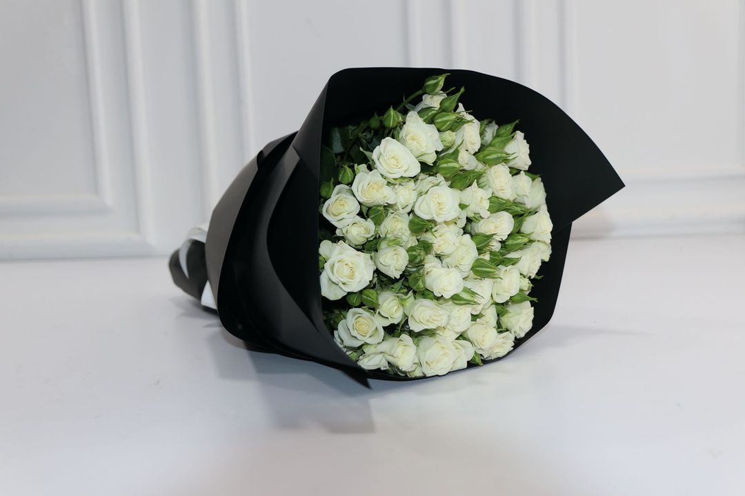 Baby rose white bouquet / باقة ورد بيضاء