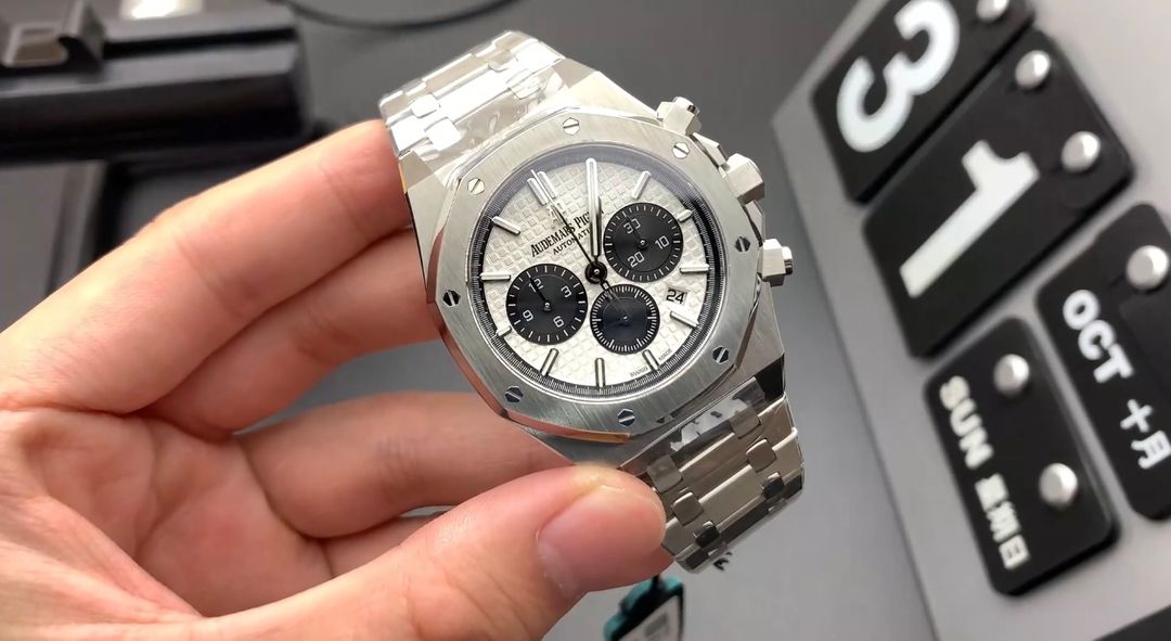 Audemars Piguet Royal Oak Chronograph -Silver Dial