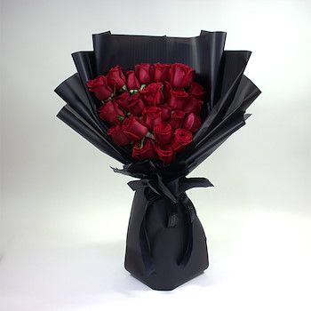 Red roses bouquet / باقة ورد حمراء