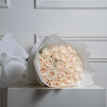 White roses bouquet / باقة ورد بيضاء