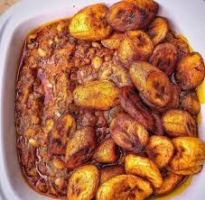 Red Red (Beans, fried plantain, Gari, Pepper, Boiled egg & Sausage)