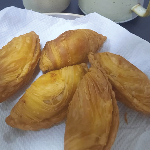 Karipap Telur Rebus