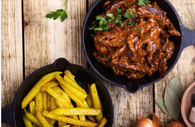 燉牛肉薯條Beef goulash with fries