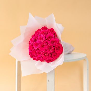 Fuschia roses bouquet 