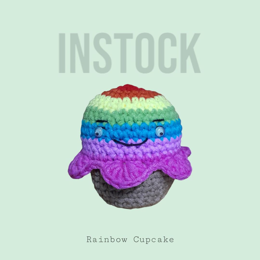 [INSTOCK] Rainbow Cupcake Amigurumi