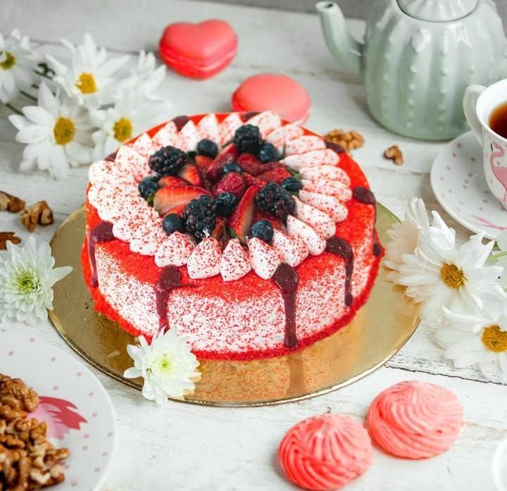 Grand berry cake