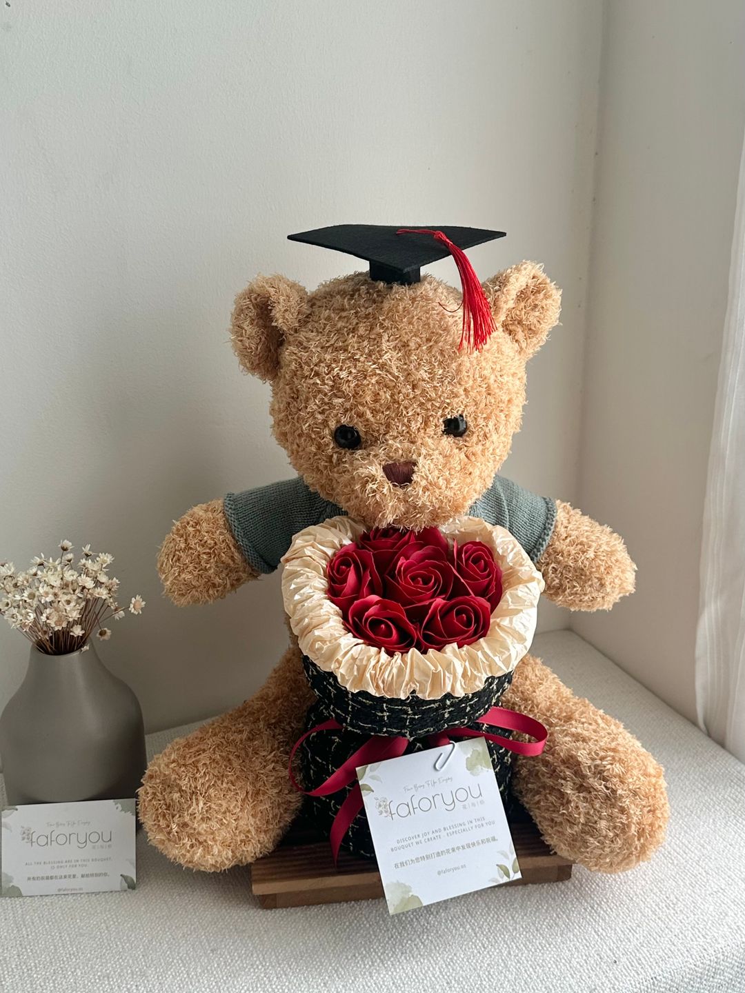 50cm Bear Graduation Round Bouquet