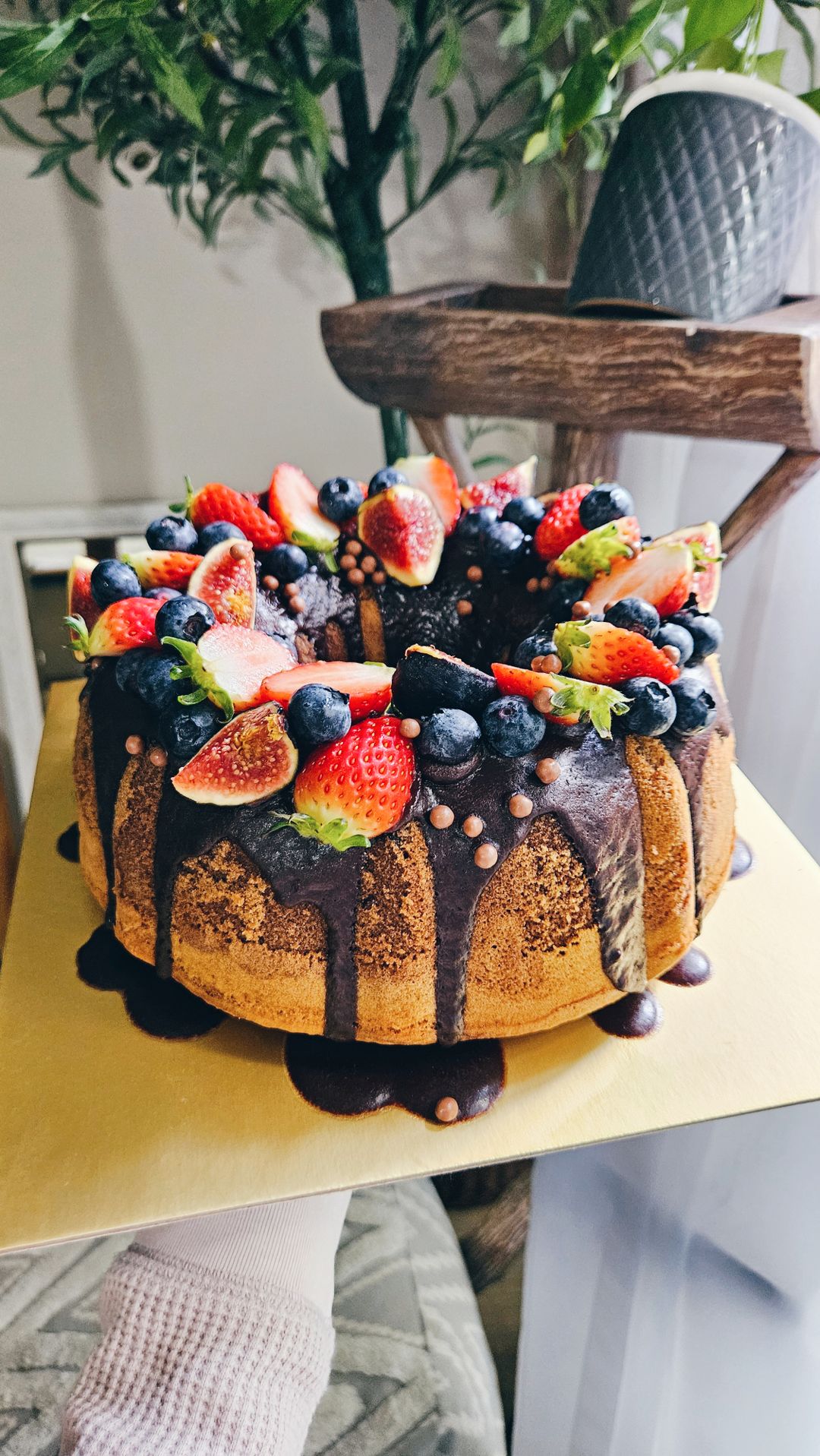 10" Bundt with Fresh Fruits