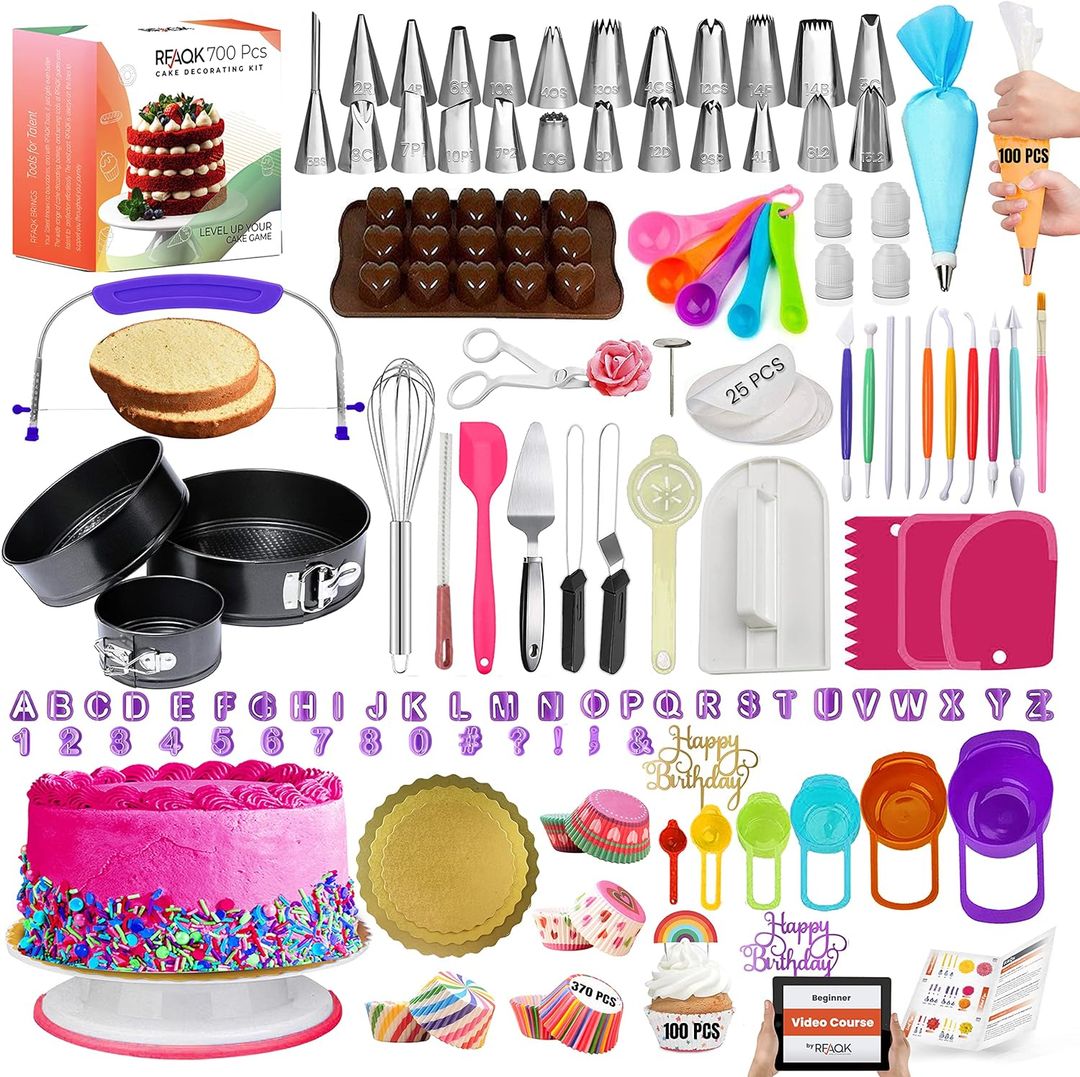 700 PCS CAKE DECORATING KIT