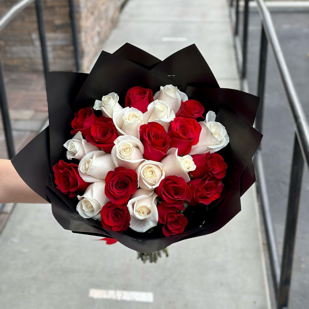 25 Premium Roses (Red+White)