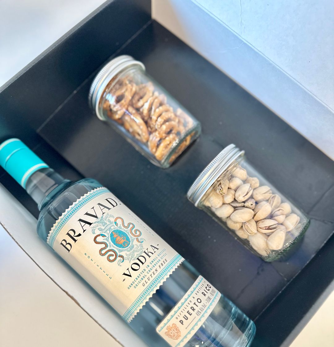 Vodka Giftbox + (2) Snacks 