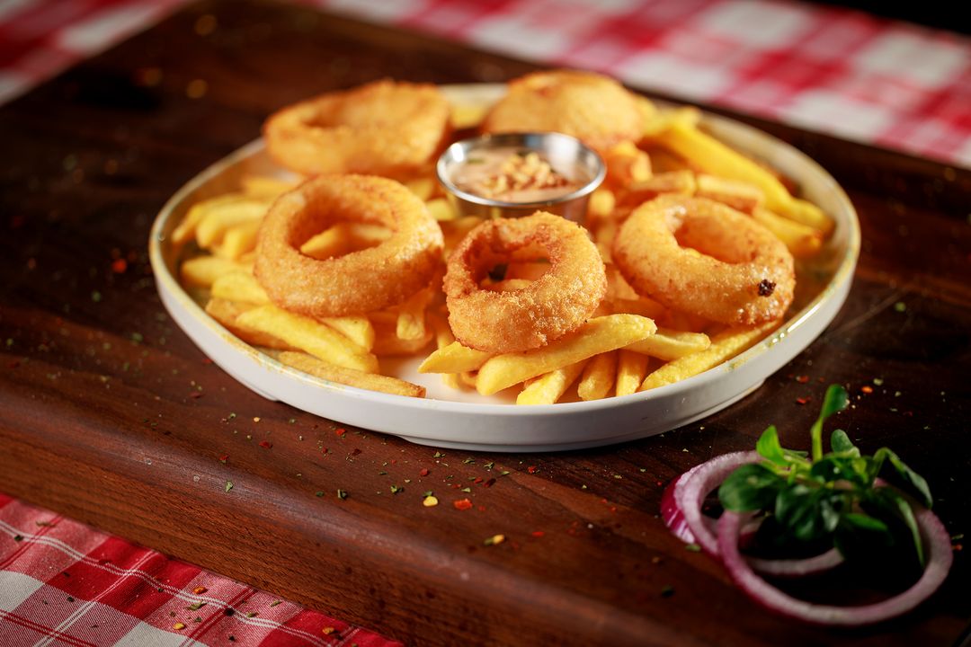 Onion Rings mit Beilage 