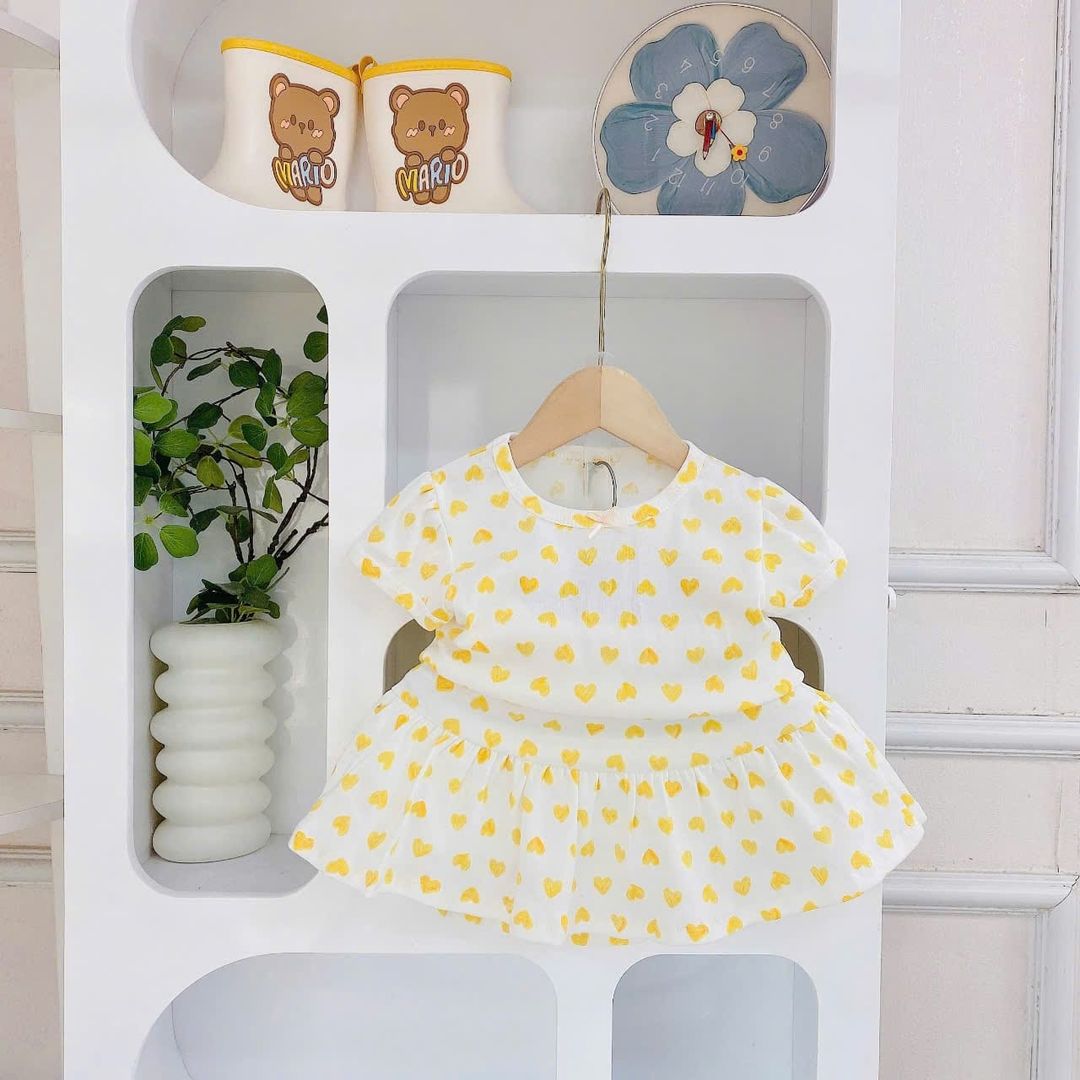 Girl Playset (Skirt) - Pastel Yellow Hearts