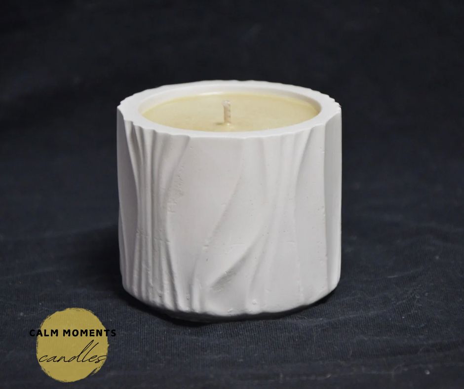 Minimalistic scented coconut soywax candle